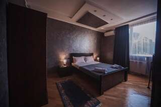 Проживание в семье Makos Guest House Кутаиси Двухместный номер с двуспальной кроватью и дополнительной кроватью-6