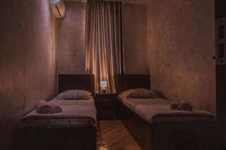 Проживание в семье Makos Guest House Кутаиси Двухместный номер с 2 отдельными кроватями-1