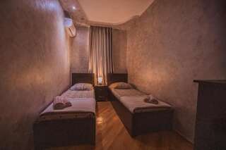 Проживание в семье Makos Guest House Кутаиси Двухместный номер с 2 отдельными кроватями-4