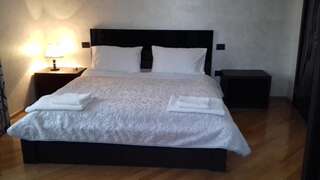 Проживание в семье Makos Guest House Кутаиси Большой двухместный номер с 1 кроватью-23